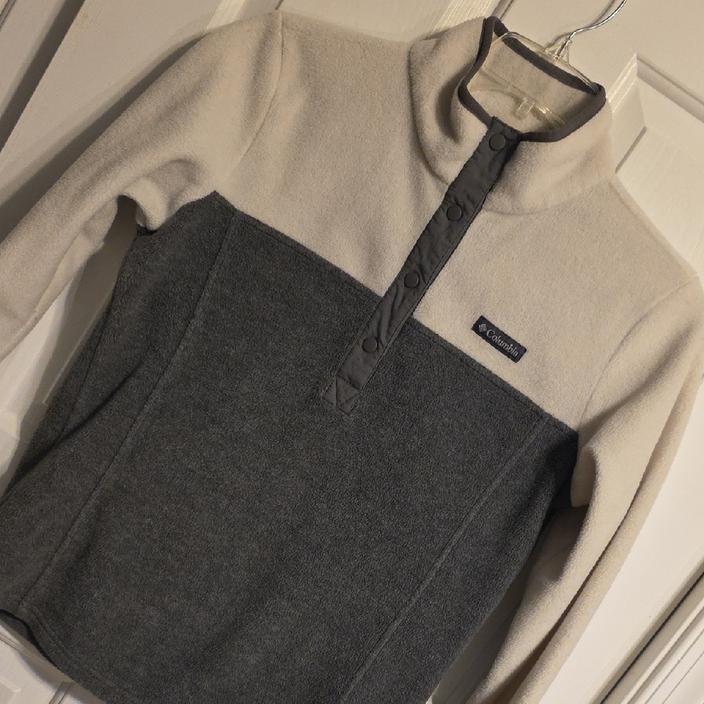 Columbia Women's Zip Up in Cream and Gray